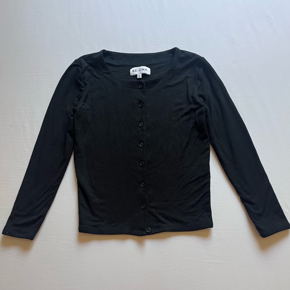 RE ONA black long‎ sleeve button up cropped knit top